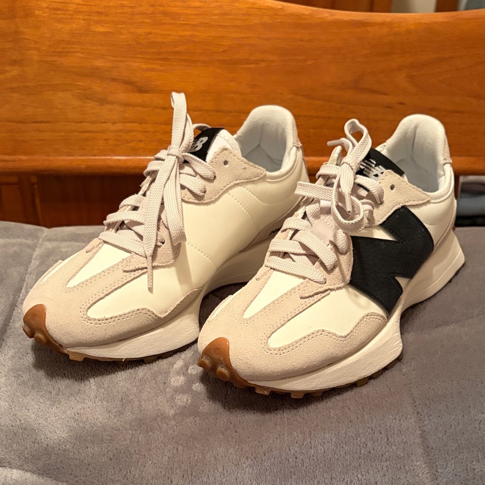 New Balance 327 sneakers